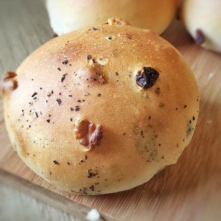 紅茶とレーズンとくるみのパン♩